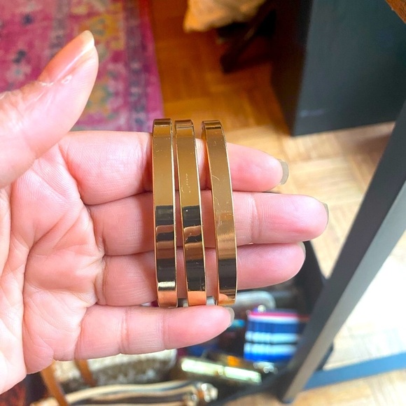 Elegant Gold Bangle Set - Picture 3 of 7